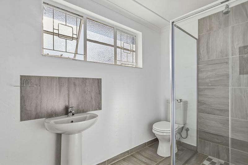 To Let 4 Bedroom Property for Rent in Lakeside Western Cape